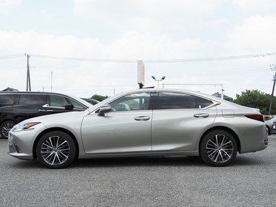 2025 Lexus ES photo 8