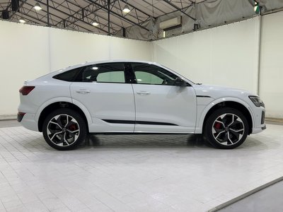 صورة مصغرة 6 لـ 2025 AUDI SQ8 SPORTBACK E-TRON