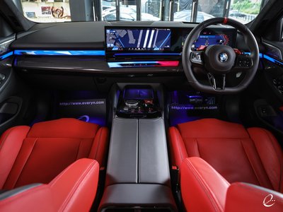 2025 BMW M5 TOURING photo 3