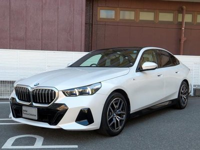 صورة مصغرة 41 لـ 2024 BMW 5 SERIES