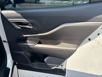 2025 Toyota CROWN CROSSOVER thumbnail 38