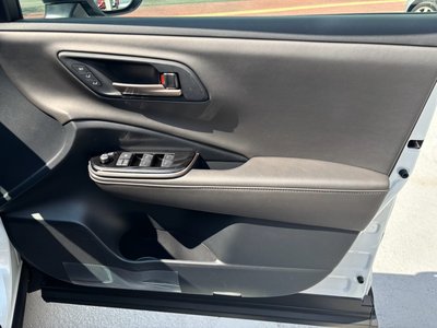 2025 Toyota CROWN CROSSOVER thumbnail 36