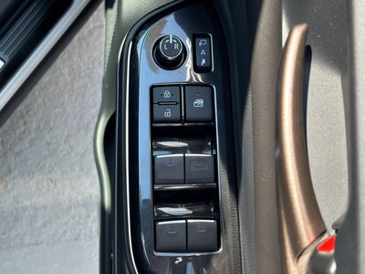 2025 Toyota CROWN CROSSOVER thumbnail 23