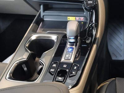 صورة 11 لـ 2025 Lexus NX