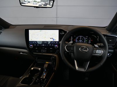 صورة 6 لـ 2025 Lexus NX