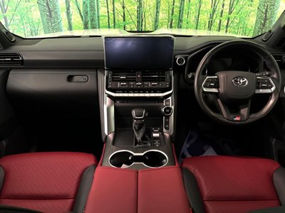 2023 Toyota LAND CRUISER 300 photo 2