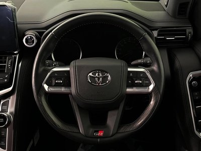 2023 Toyota LAND CRUISER 300 photo 13