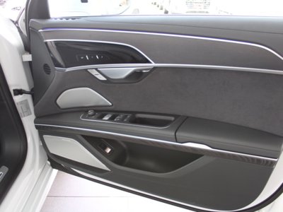 2025 AUDI A8 thumbnail 23