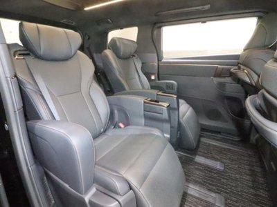 2023 Toyota ALPHARD — фото 10
