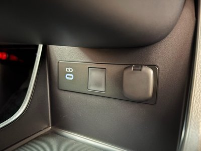 2024 Lexus LBX thumbnail 40