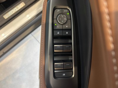 2024 Lexus LBX thumbnail 38