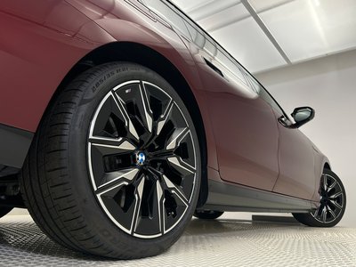 2025 BMW I7 thumbnail 24