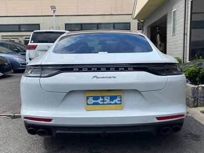 2022 Porsche PANAMERA photo 6