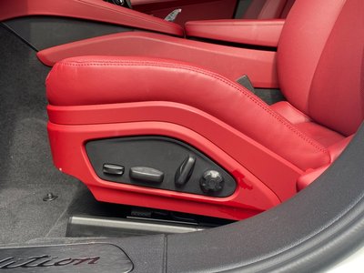 2022 Porsche PANAMERA photo 14