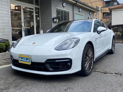 2022 Porsche PANAMERA photo 2