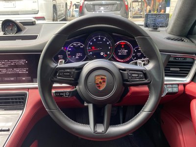 2022 Porsche PANAMERA thumbnail 31