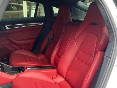 2022 Porsche PANAMERA photo 16