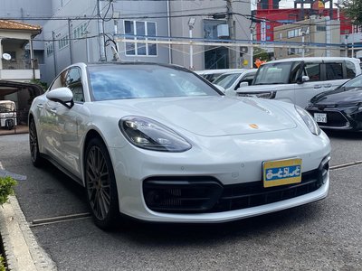 2022 Porsche PANAMERA photo 4