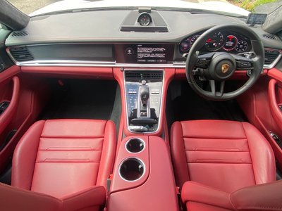 2022 Porsche PANAMERA thumbnail 30