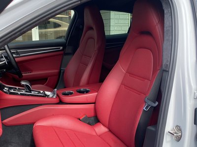 2022 Porsche PANAMERA photo 13