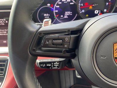 2022 Porsche PANAMERA thumbnail 32