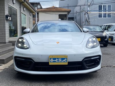 2022 Porsche PANAMERA photo 3