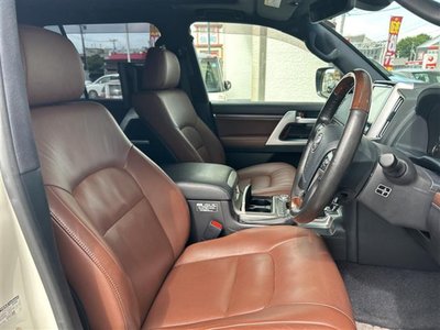 2016 Toyota LAND CRUISER 200 thumbnail 30