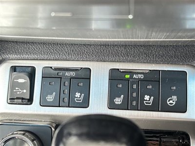 2016 Toyota LAND CRUISER 200 thumbnail 37