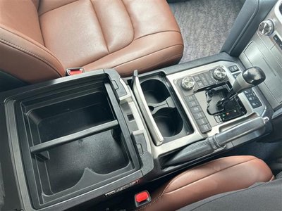 2016 Toyota LAND CRUISER 200 thumbnail 11