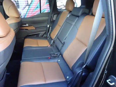 2025 Lexus GX — миниатюра 18