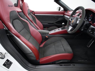 2021 Porsche 718 SPYDER photo 2