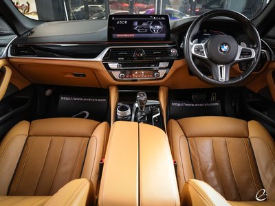 2021 BMW 5 SERIES — фото 4