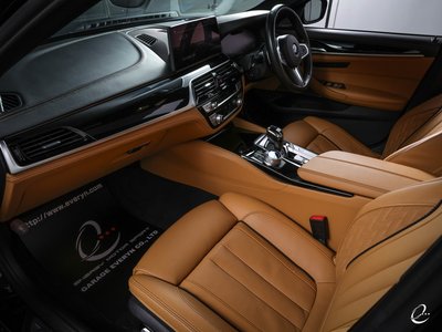 2021 BMW 5 SERIES — фото 7