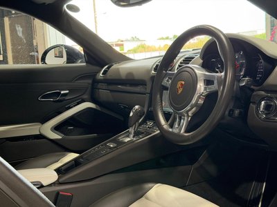 2015 Porsche CAYMAN photo 3