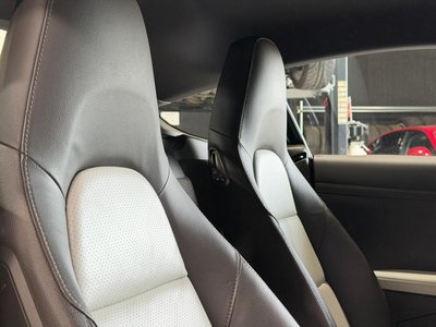 2015 Porsche CAYMAN photo 12