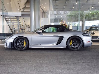 2025 Porsche 718 SPYDER photo 3