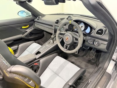 2025 Porsche 718 SPYDER photo 12