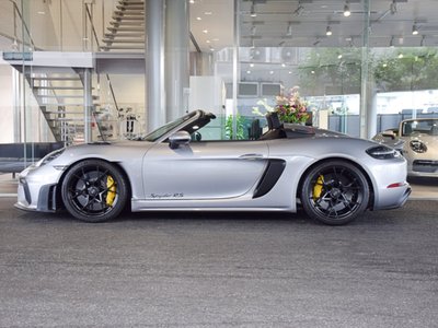 2025 Porsche 718 SPYDER photo 2