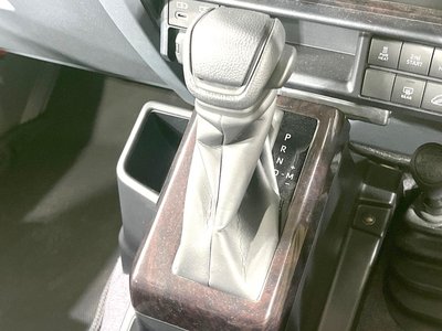 صورة 36 لـ 2025 Toyota LAND CRUISER 70