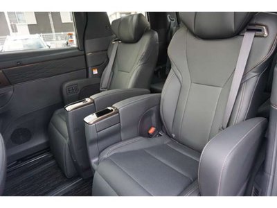 صورة 61 لـ 2026 Toyota ALPHARD