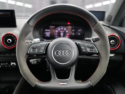 صورة 14 لـ 2018 AUDI RS3 SPORTBACK