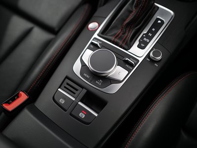 صورة 27 لـ 2018 AUDI RS3 SPORTBACK