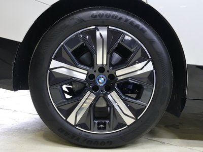 2025 BMW IX photo 4