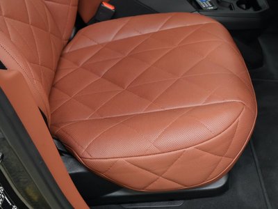 2025 BMW IX thumbnail 32