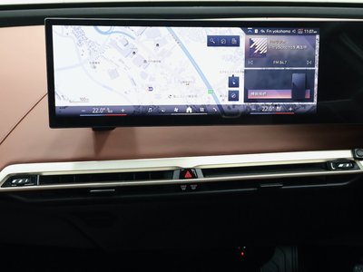 2025 BMW IX thumbnail 17