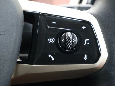 2025 BMW IX thumbnail 44