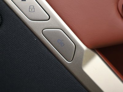 2025 BMW IX thumbnail 35