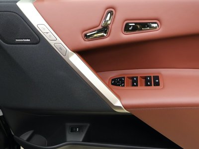 2025 BMW IX thumbnail 34