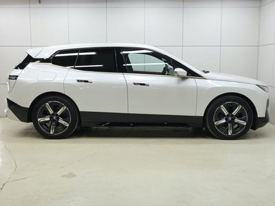 2025 BMW IX photo 8
