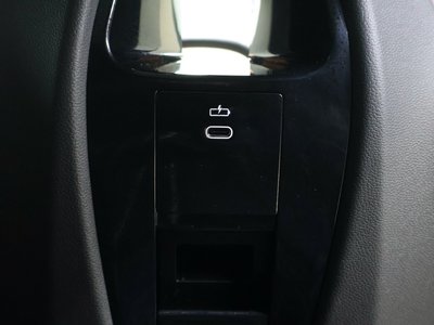 2025 BMW IX thumbnail 39